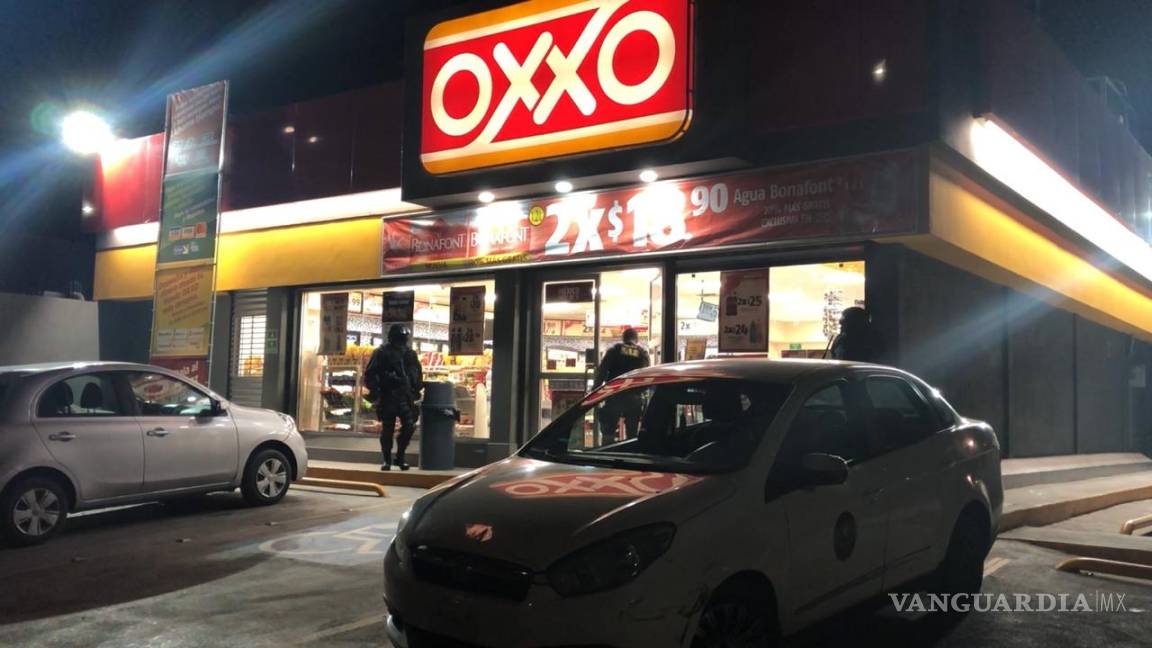 A punta de pistola, asaltan tienda Oxxo en Saltillo