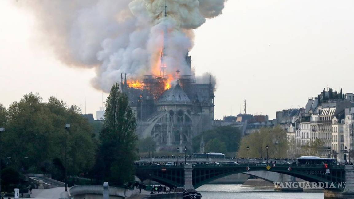Incendio consume catedral de Notre Dame en París: esto se sabe hasta el momento