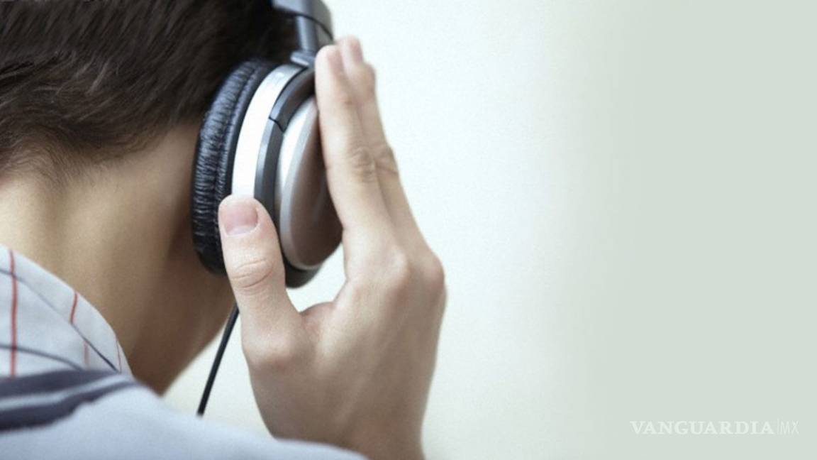 Uso excesivo de audífonos te puede causar sordera