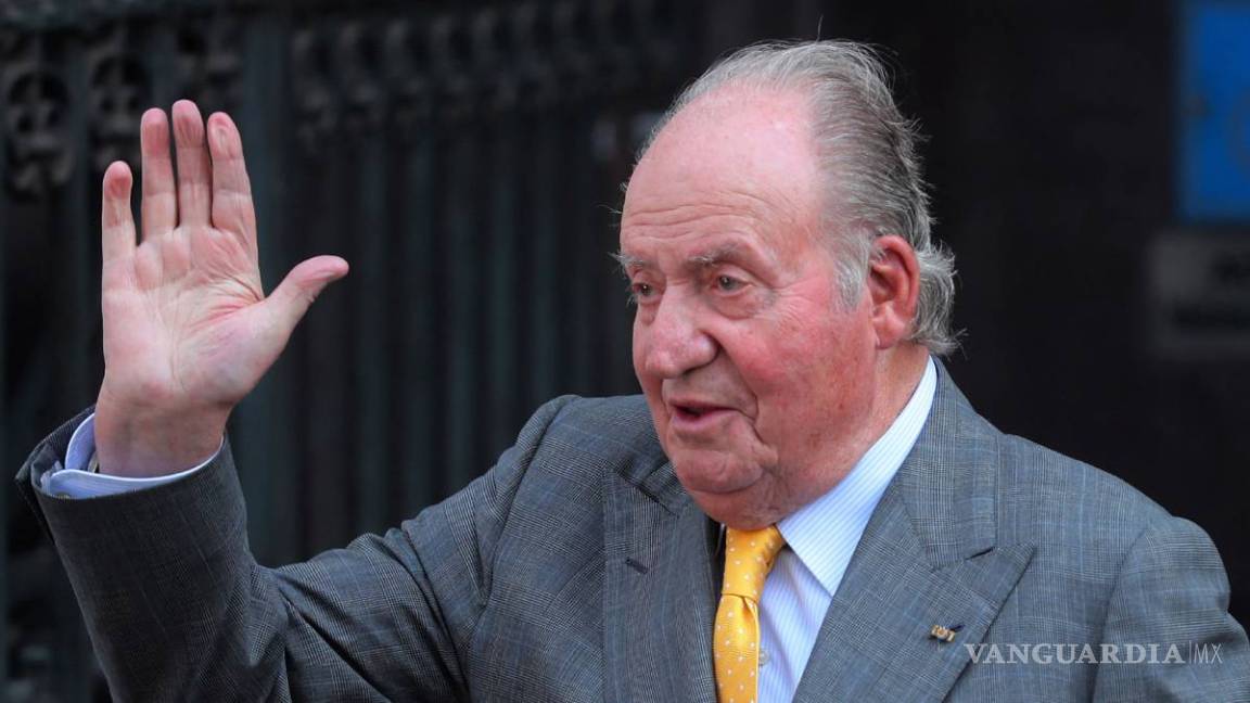 El rey Juan Carlos abandona España tras escándalos