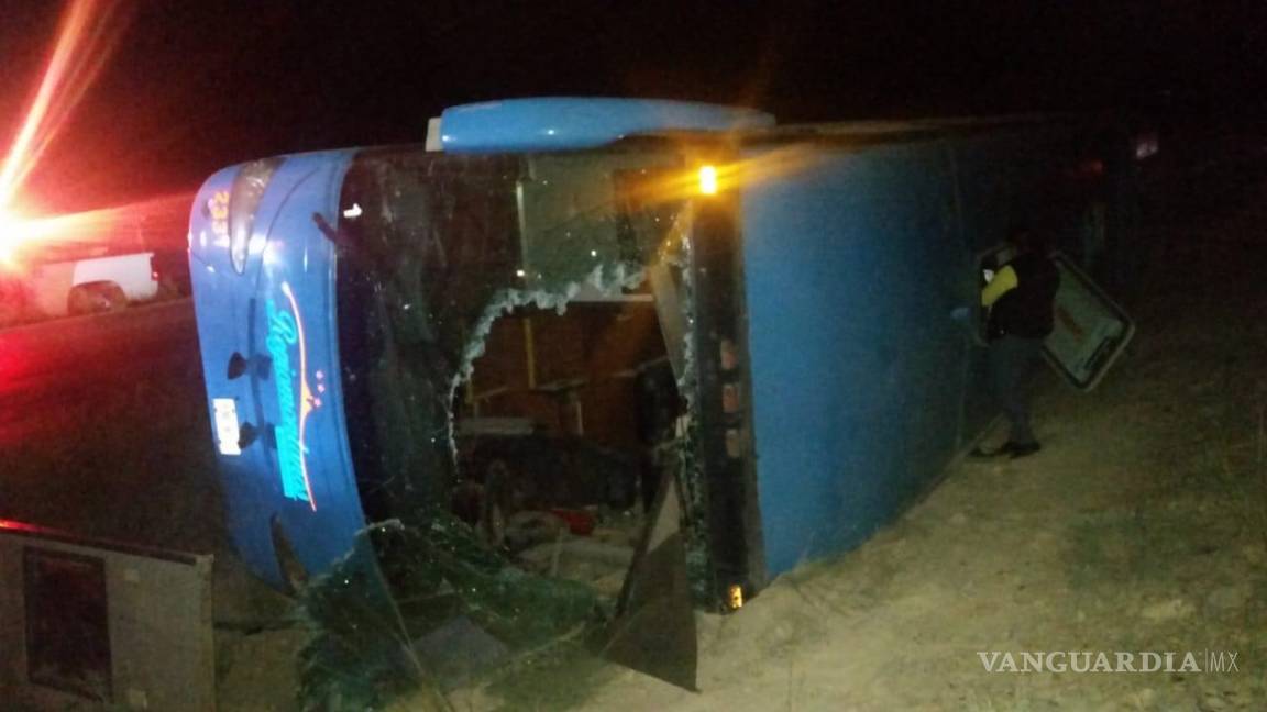 Vuelca autobús en carretera de Zacatecas, y mueren dos pasajeros