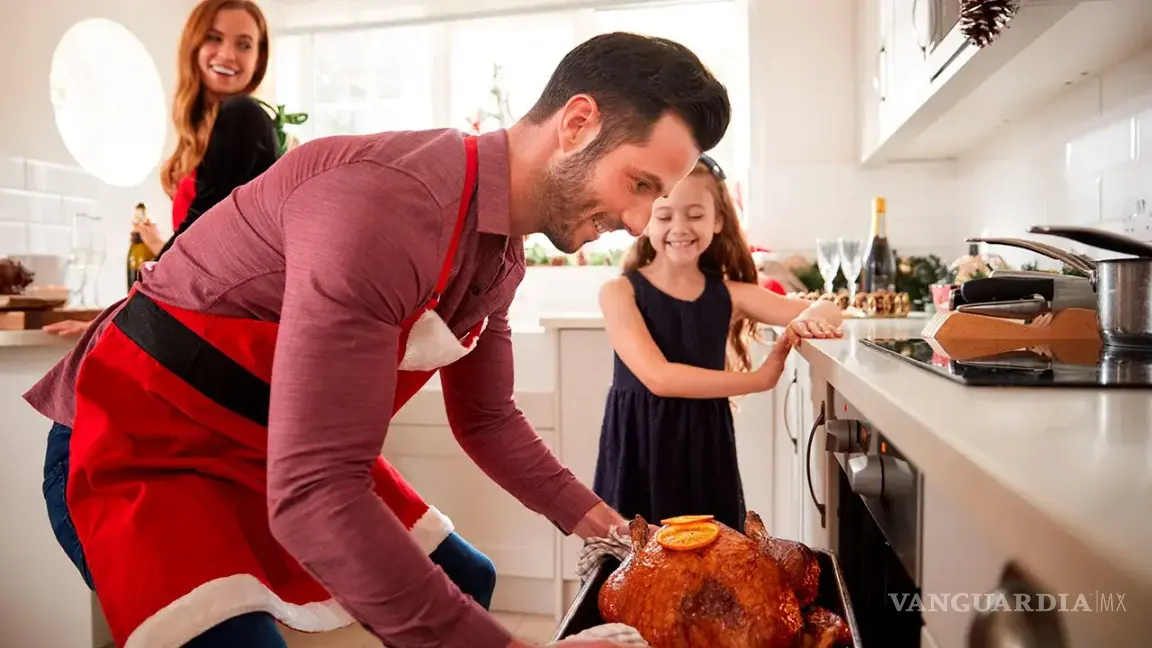 $!Especialistas recomiendan extremar medidas de higiene y refrigeración durante las fiestas para prevenir infecciones e intoxicaciones alimentarias.