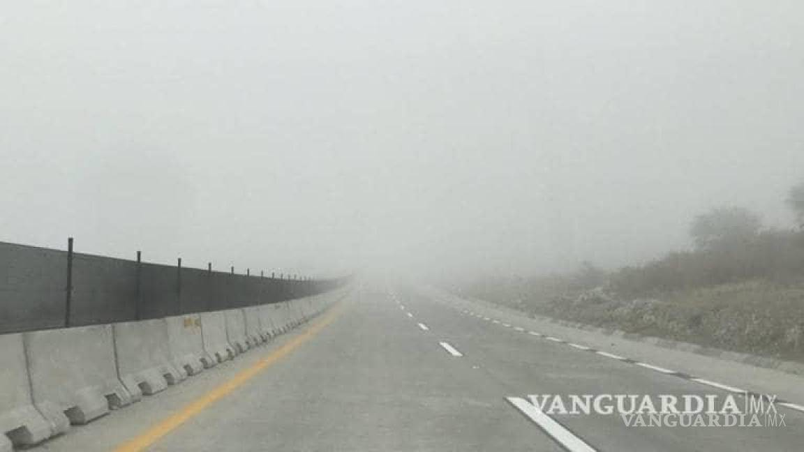 Autopista Saltillo-Monterrey abierta a la circulación; reportan bancos de niebla