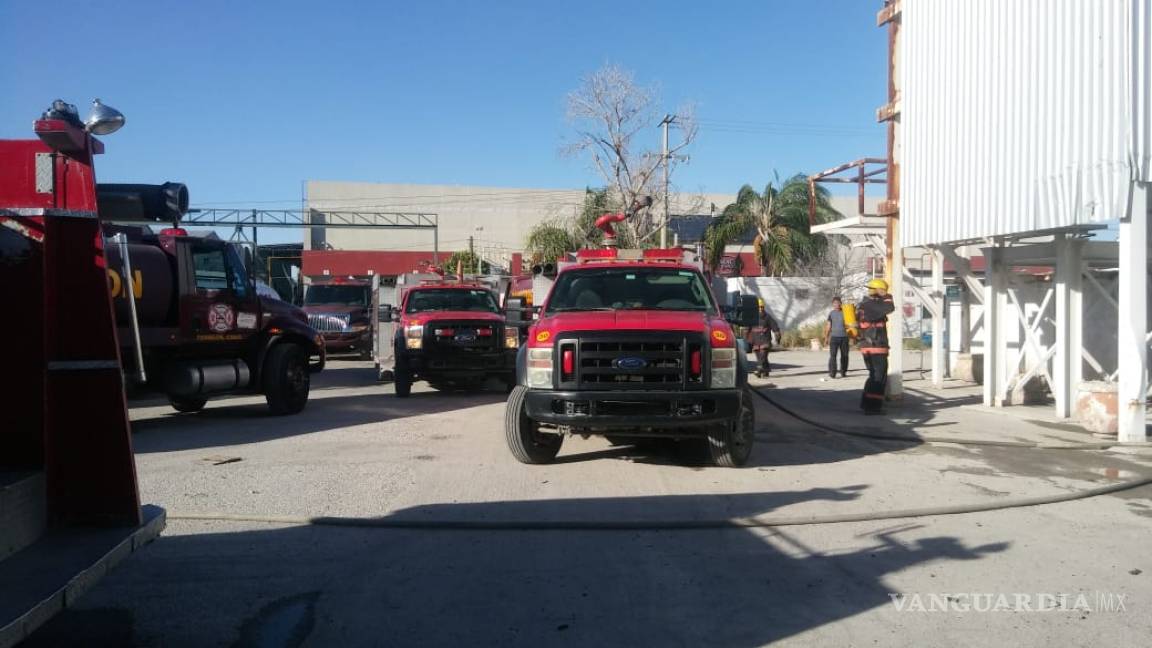 Arde bodega del parque industrial oriente en Torreón; evacuan a trabajadores