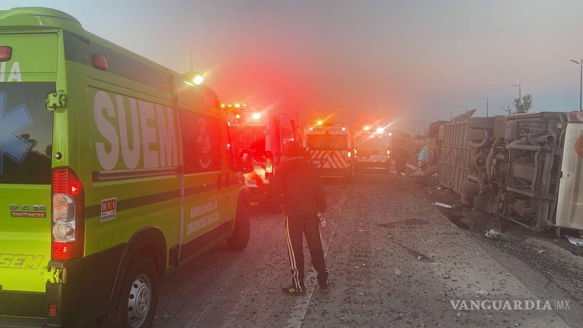 Vuelca autobús peregrino, lesiona a 25 y 3 pierden la vida, en autopista México-Puebla