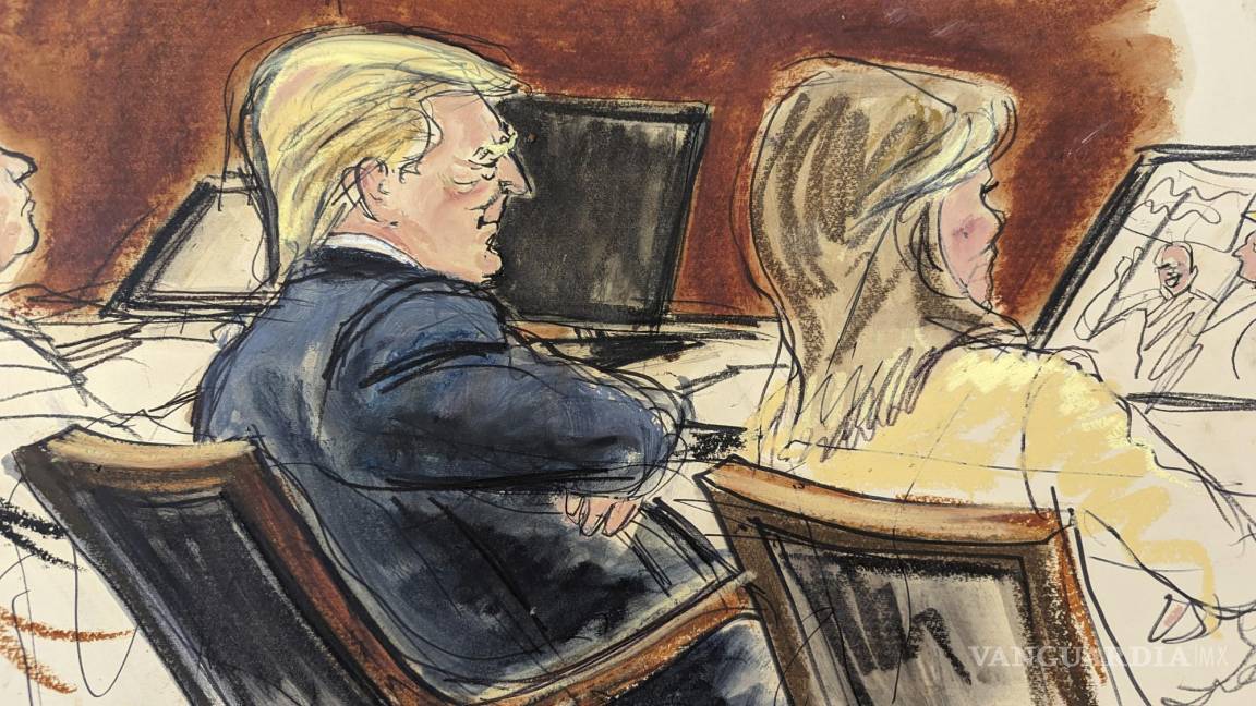 $!En este boceto de la sala del tribunal, Donald Trump está sentado con los brazos cruzados junto a su abogada, Alina Habba, en el Tribunal Federal de Nueva York.