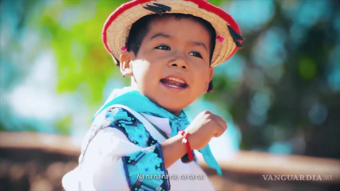 Niño del Movimiento Naranja prepara canción para el Mundial