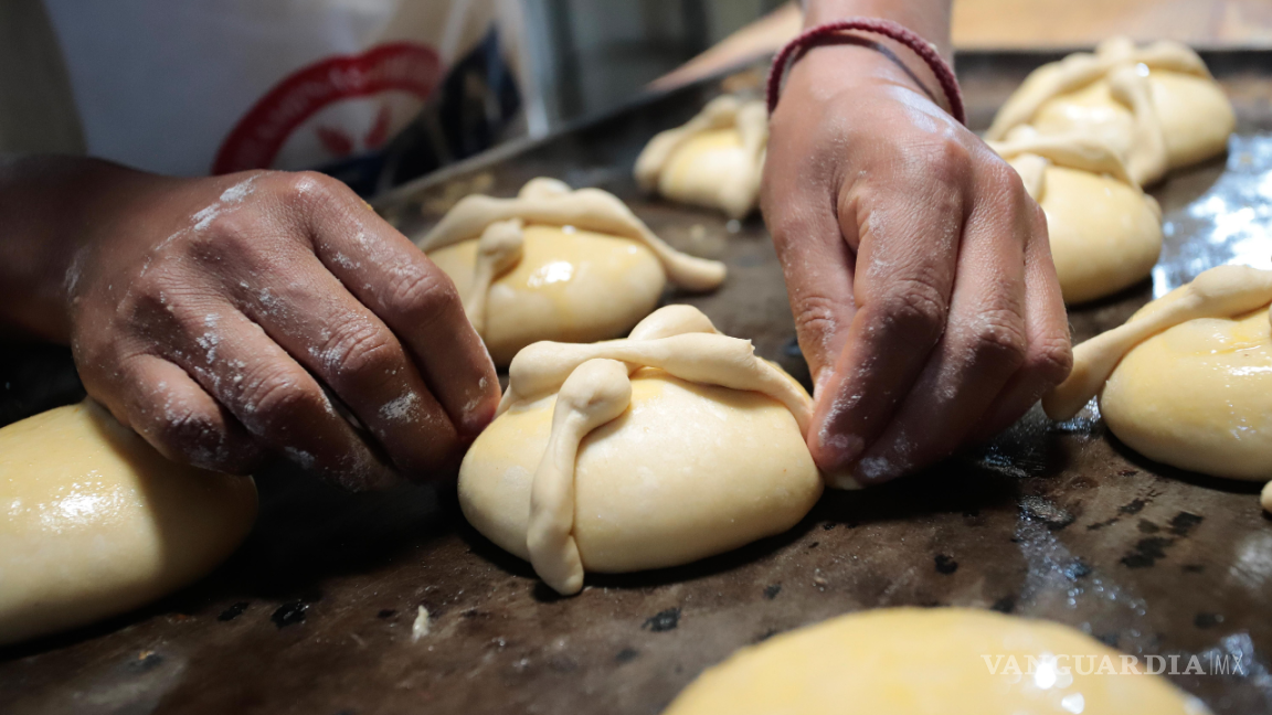 $!El pan de muerto es una delicia que representa la esencia del Día de Muertos.