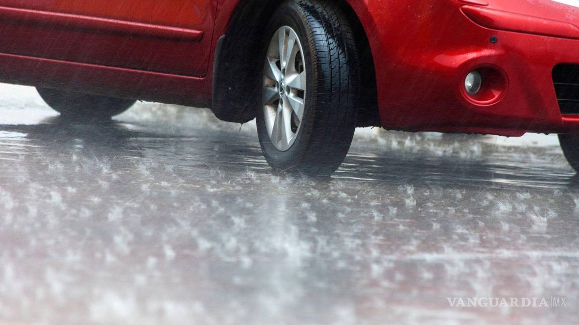 $!El pavimento mojado reduce la tracción de los neumáticos.