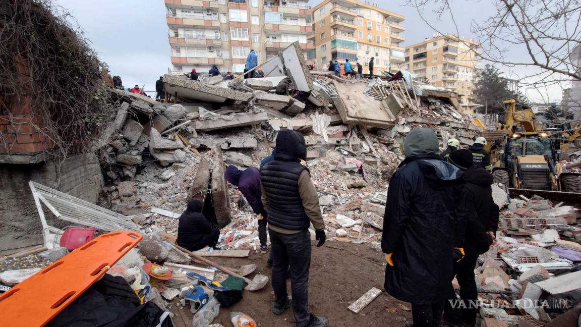 Policía turca abusa de víctimas del terremoto, denuncian