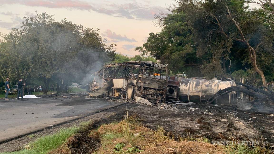 20 murieron calcinados tras choque de autobús con remolque, en Tamaulipas; la mayoría serían jornaleros