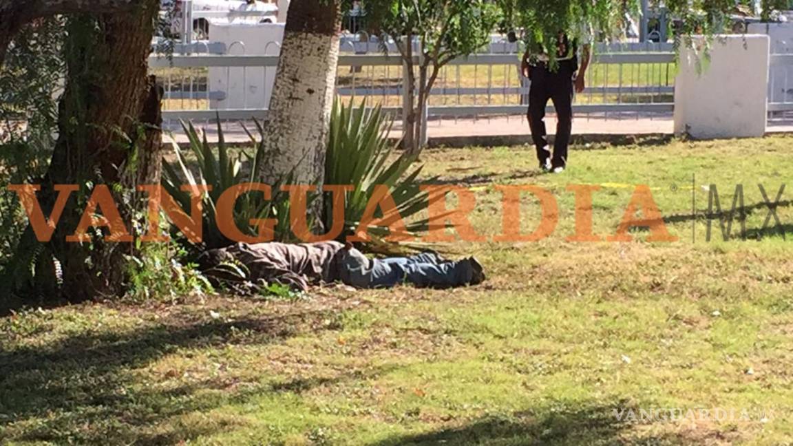 Encuentran hombre sin vida a un costado de clínica del IMSS en Saltillo