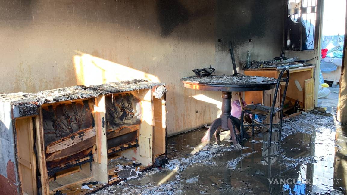 En pérdida total termina vivienda de Saltillo tras quemarse