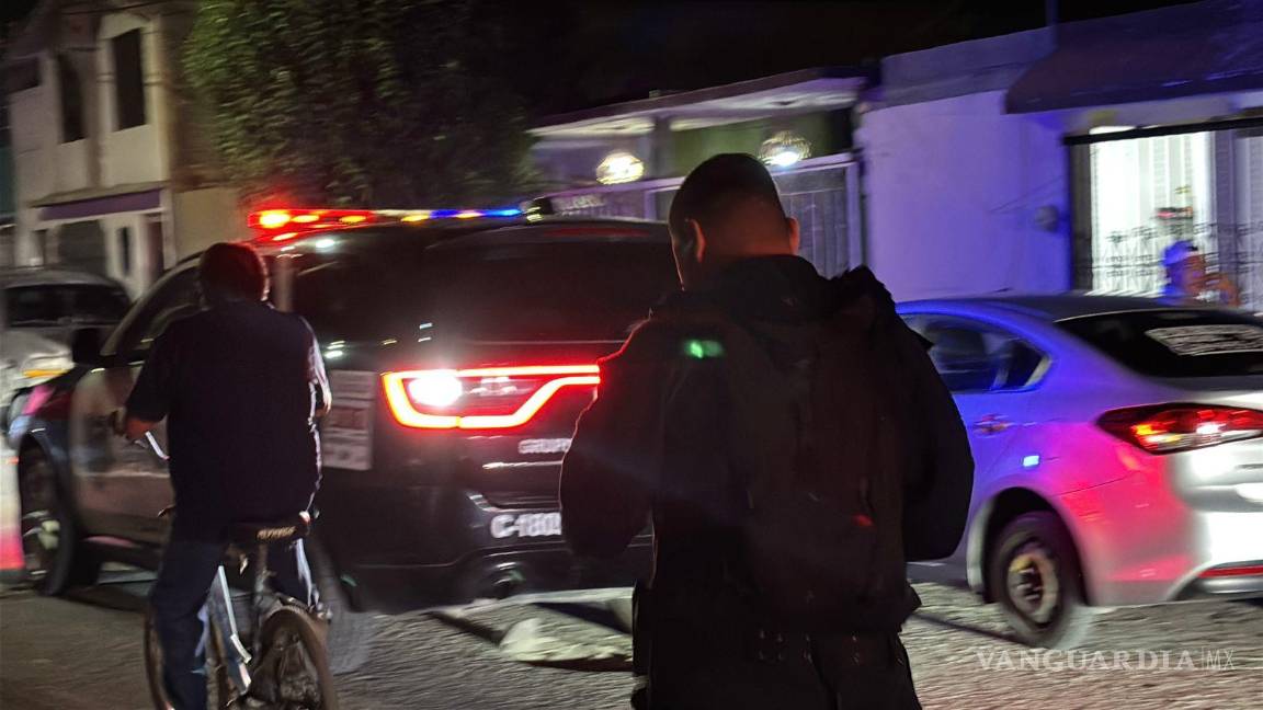 $!El siniestro movilizó a policías y rescatistas durante la noche.