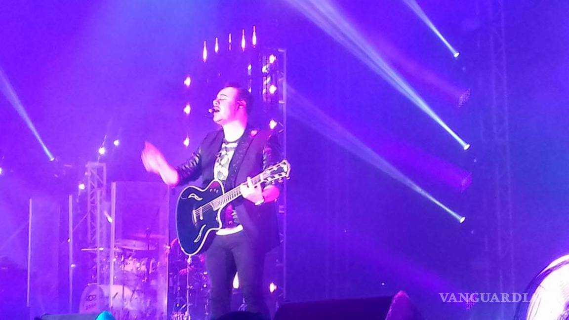 $!Tachan de "divos" a cantantes de Río Roma en Feria de San Buenaventura