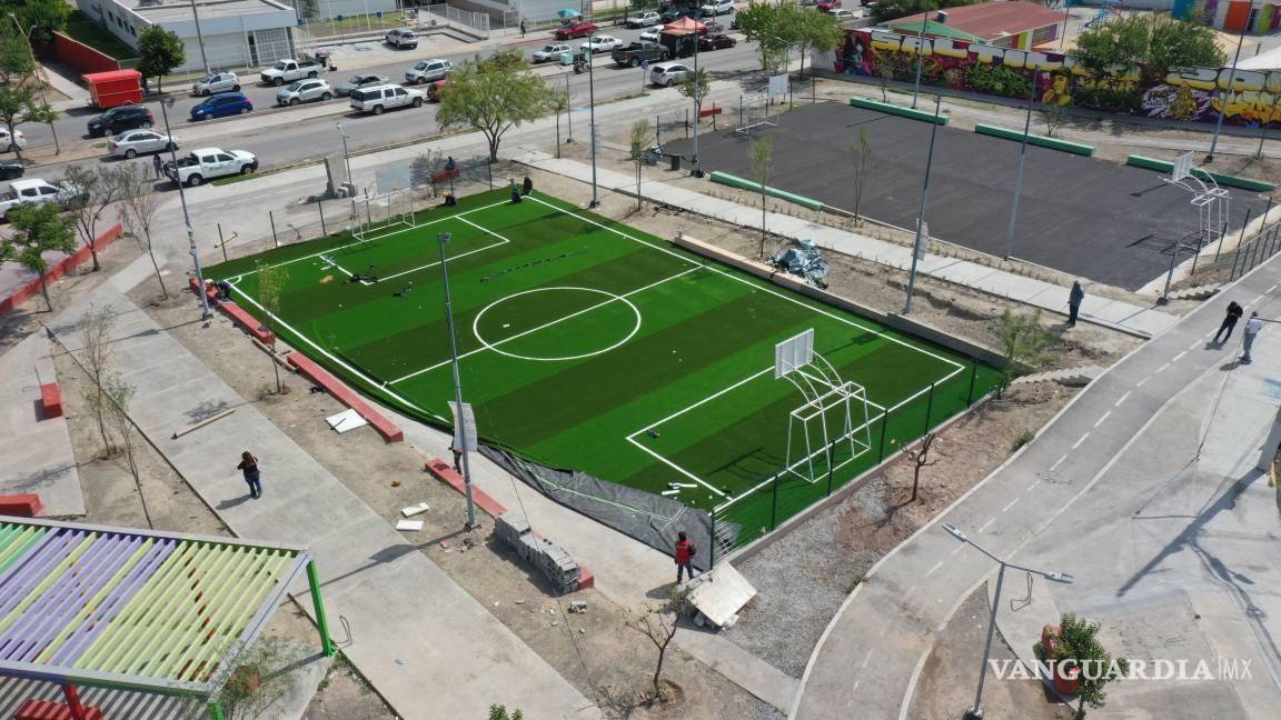 $!Los trabajos en Saltillo 2000 incluyeron, además de la rehabilitación de canchas, mejoras en juegos infantiles, áreas verdes, reforestación y pintura en la totalidad de la plaza, incluido el skate park.