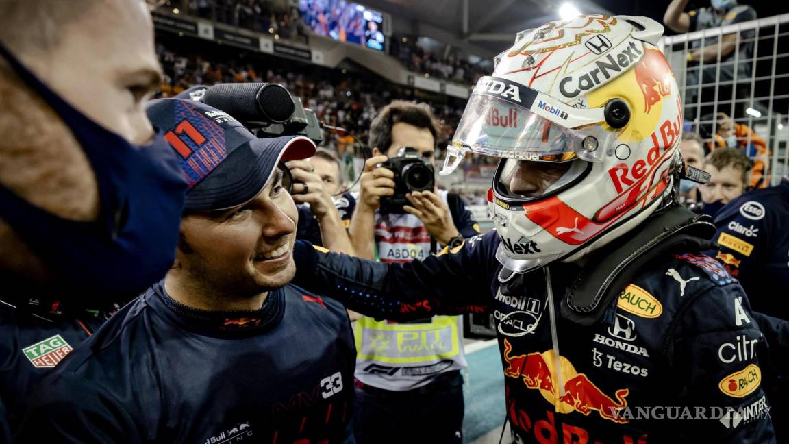 En Holanda agradecen a Checo Pérez por ayuda a Max Verstappen... ¡y se disculpan por el ‘No era penal’! (video)