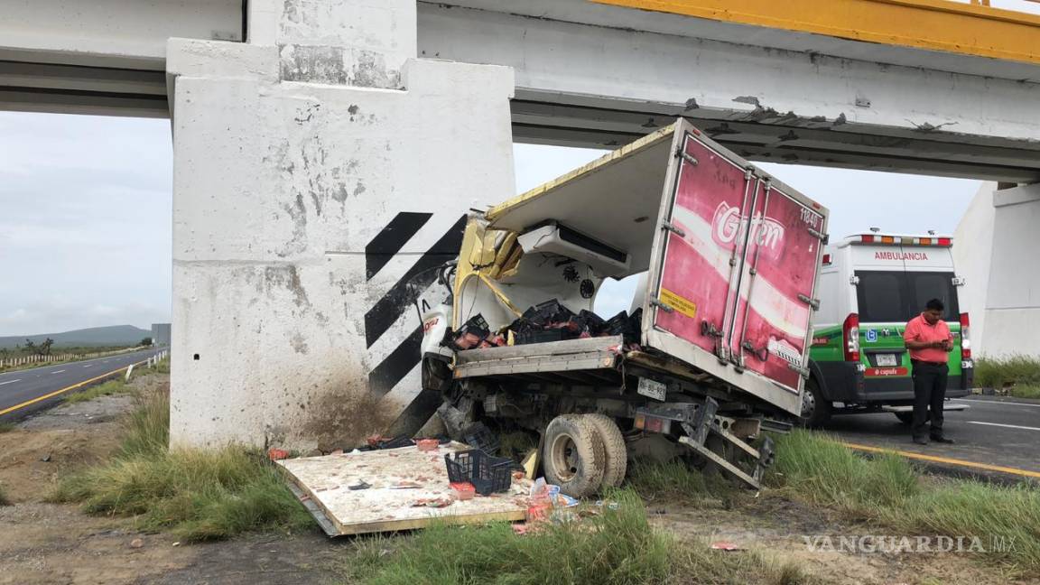 Se queda dormido al volante y choca contra un puente en la Saltillo-Torreón; mueren 2 personas