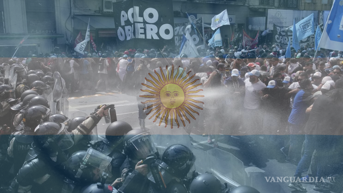 Hieren a manifestantes con gas lacrimógeno durante disturbios en Argentina; más de 150 detenidos