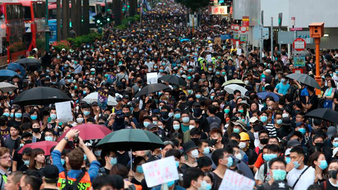 $!Marea de hongkoneses desafía a China en protesta pacífica