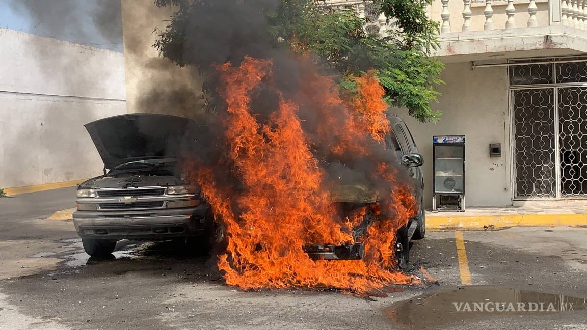 Se quema vehículo oficial del Grupo Antisecuestros