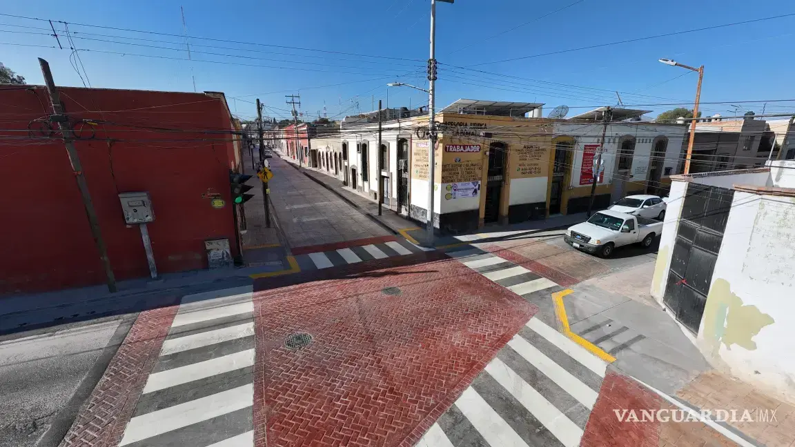 $!El director de Distrito Centro, Roberto Rojas, destacó las intervenciones en el Centro Histórico, como el embellecimiento de fachadas en la calle General Cepeda, para armonizar la imagen del primer cuadro de la ciudad.