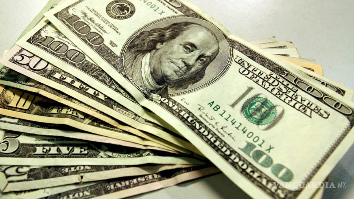 Dólar se vende en 17.60 pesos en promedio en el aeropuerto capitalino