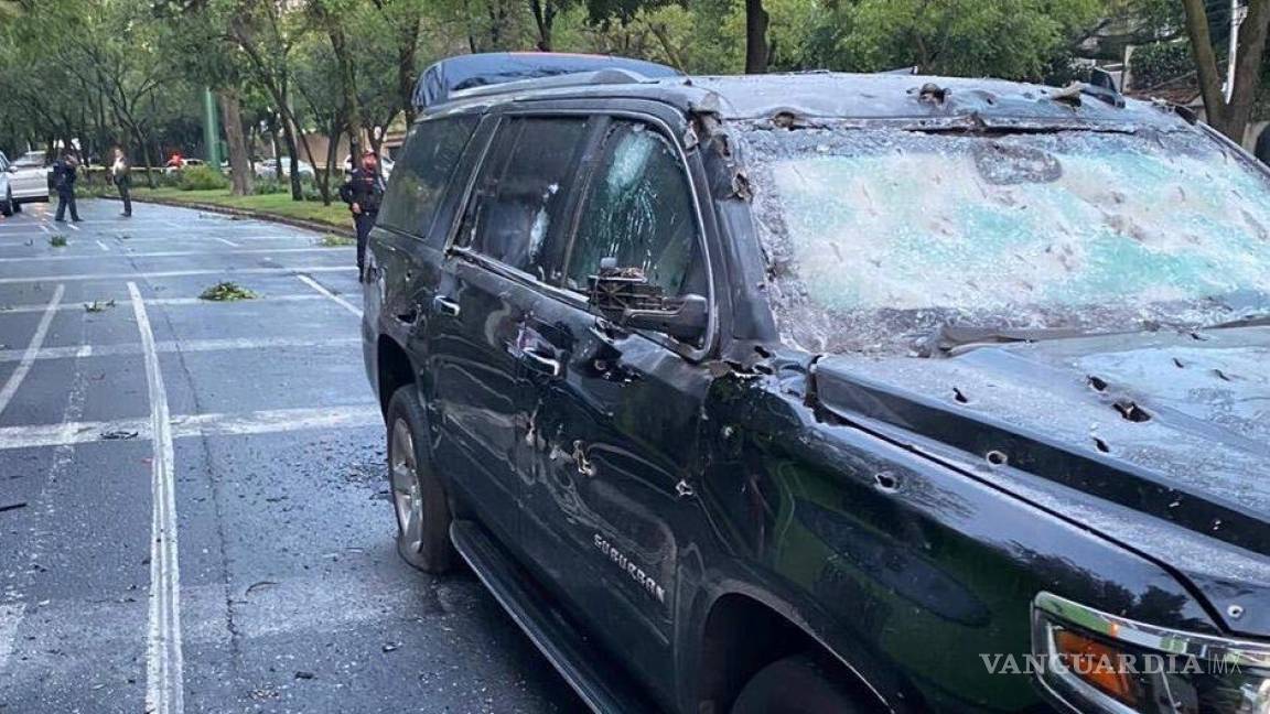 Así destrozaron con barretts y granadas el vehículo con blindaje nivel 7 donde viajaba García Harfuch (fotos)