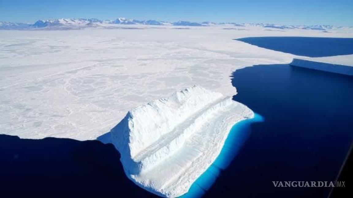Uno de los glaciares más grandes de la Antártida tiene un agujero gigante… ¿Qué pasaría si colapsara?