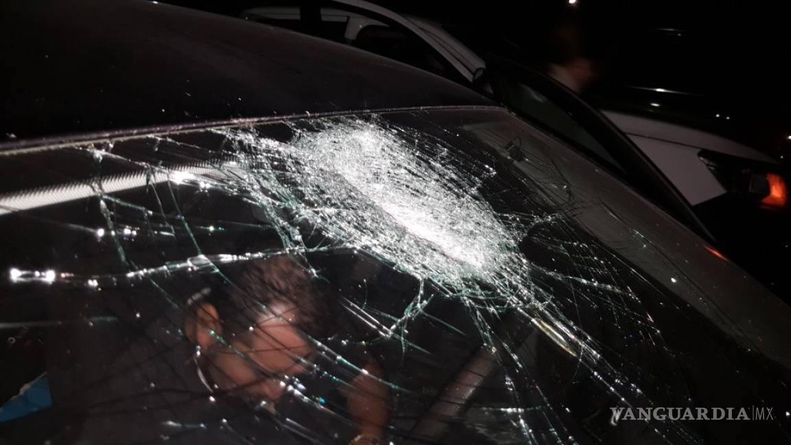 $!Apedrean vehículos en la autopista a Monterrey