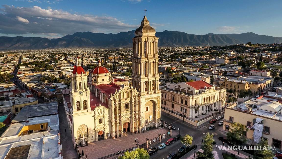 $!A espaldas de la Catedral, la Sierra de Zapalinamé.