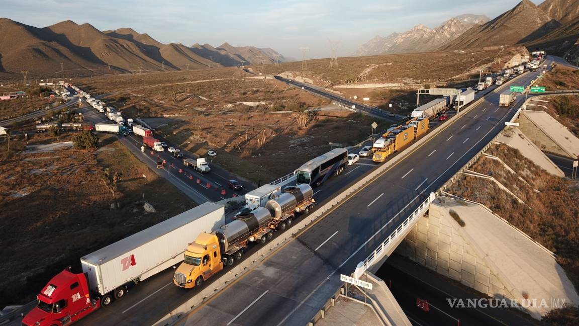 En la autopista Saltillo-Monterrey, los separadores de carriles serán móviles cada cinco kilómetros