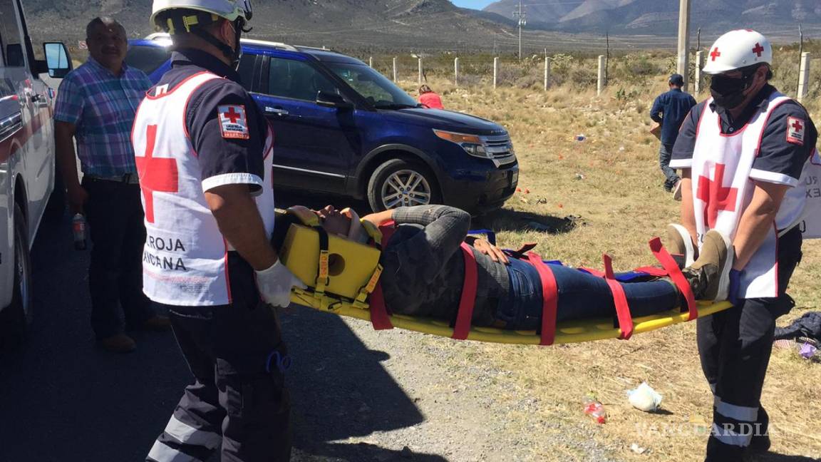 Se registra volcadura en carretera Zacatecas; hay dos mujeres lesionadas
