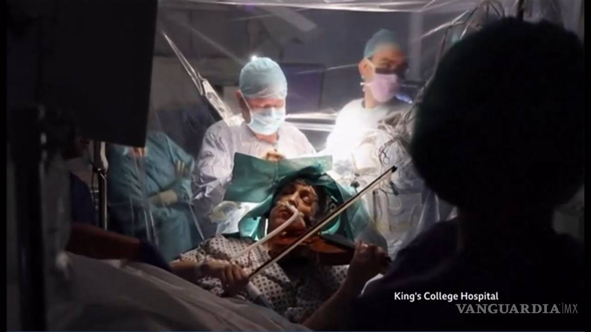 Mira cómo la violinista Dagmar Turner toca el violín mientras la operan de un tumor cerebral