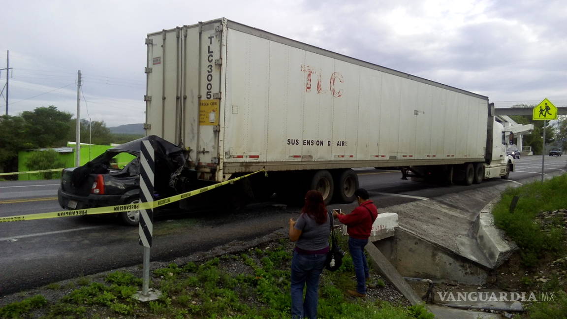 Muere mujer prensada en accidente en la carretera Zacatecas-Saltillo