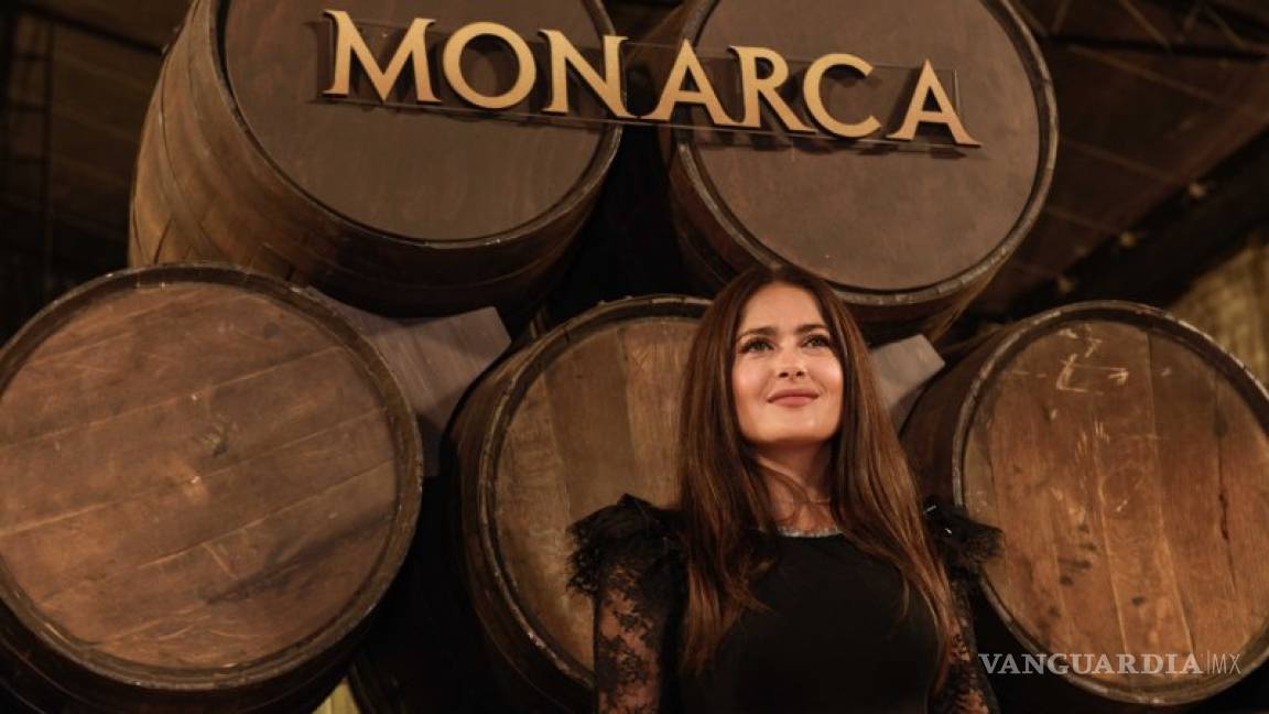 'Monarca' en el top de las series, anuncia Salma Hayek