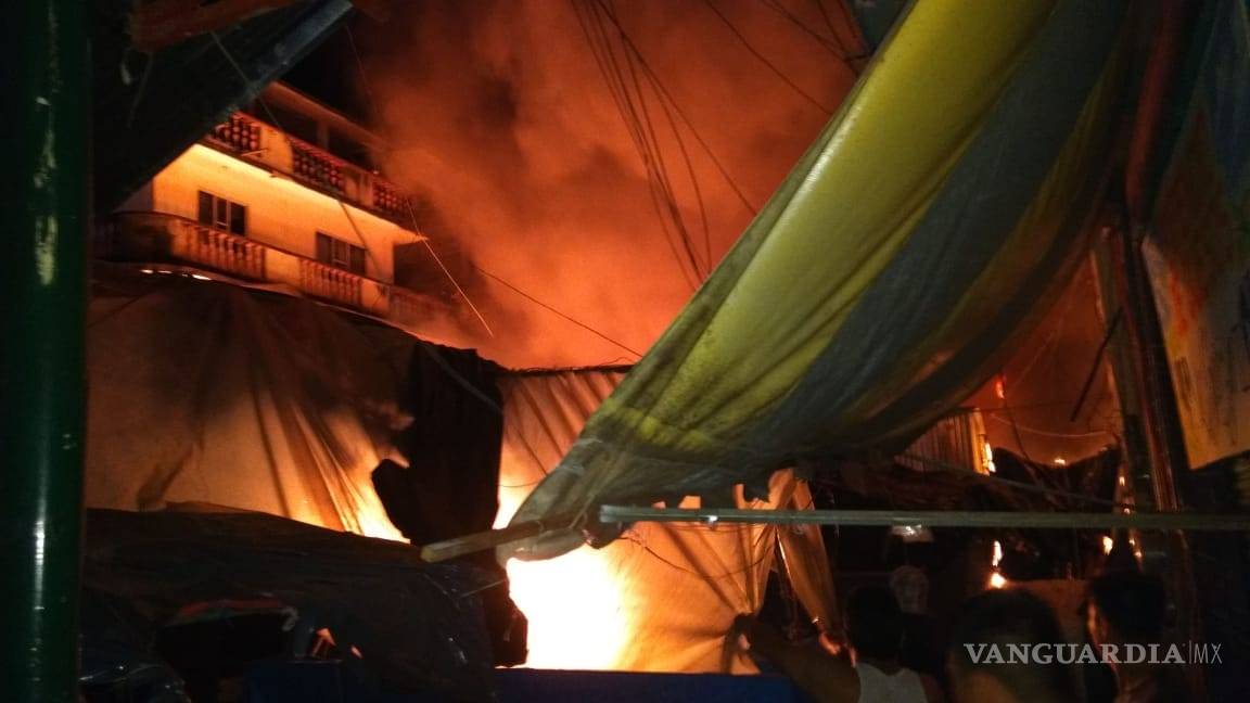 $!Incendio consume mercado de Tamazunchale en SLP