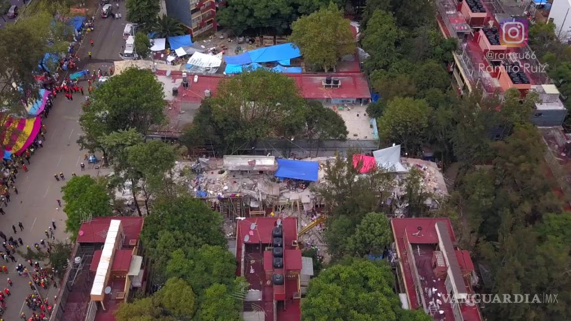 Un año bajo techos de plástico, la vida después del sismo en México