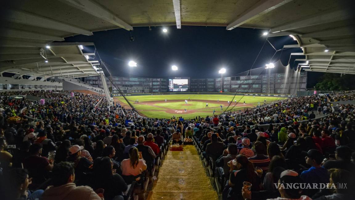 $!8 mil 585 aficionados se reunieron en el Estadio Francisco I. Madero.