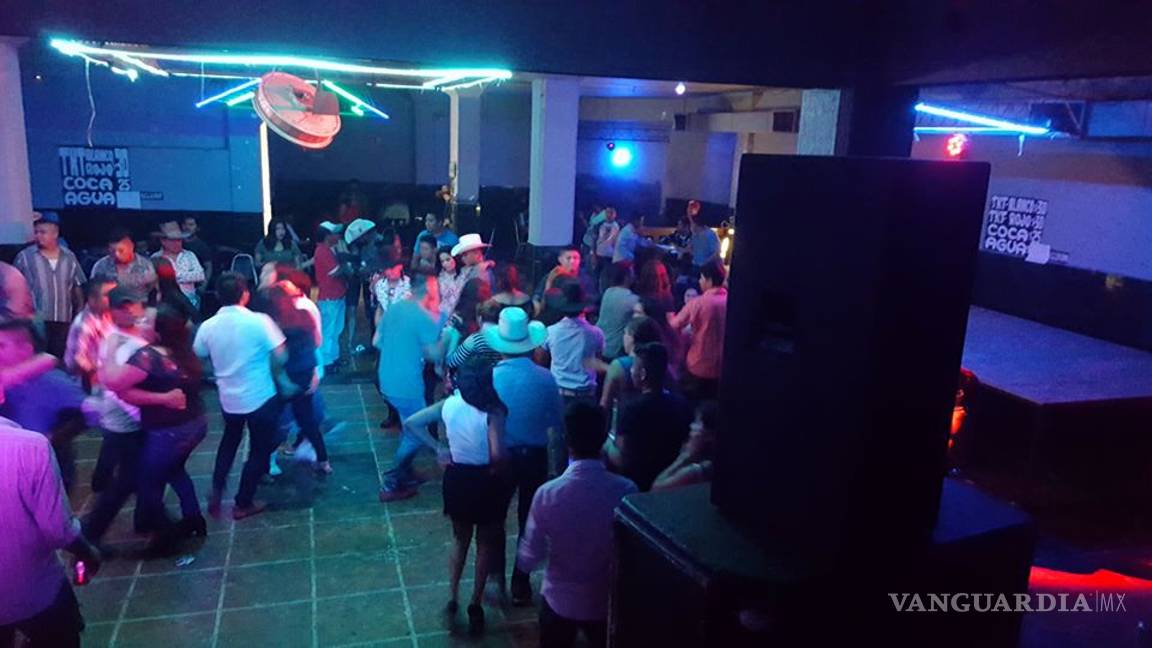 $!Mujer acuchilla a otras tres porque “coquetearon” con su novio