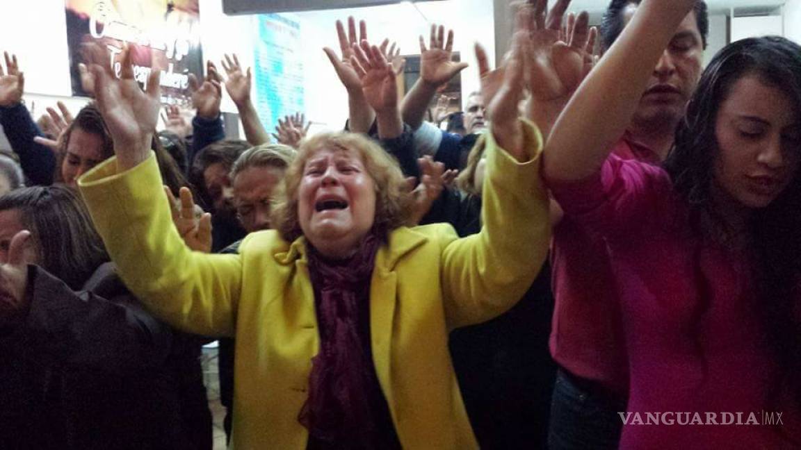 Pastor de Monclova funda su iglesia para expulsar demonios y los vecinos protestan