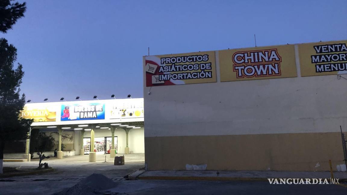 $!Una nueva tienda china ocupa ahora el local donde operó el conocido supermercado conocido como ‘el Gigantito’, en la colonia República Oriente.