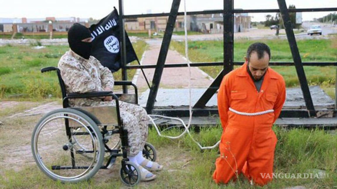 El Estado Islámico crucifica a enemigos con un verdugo en silla de ruedas