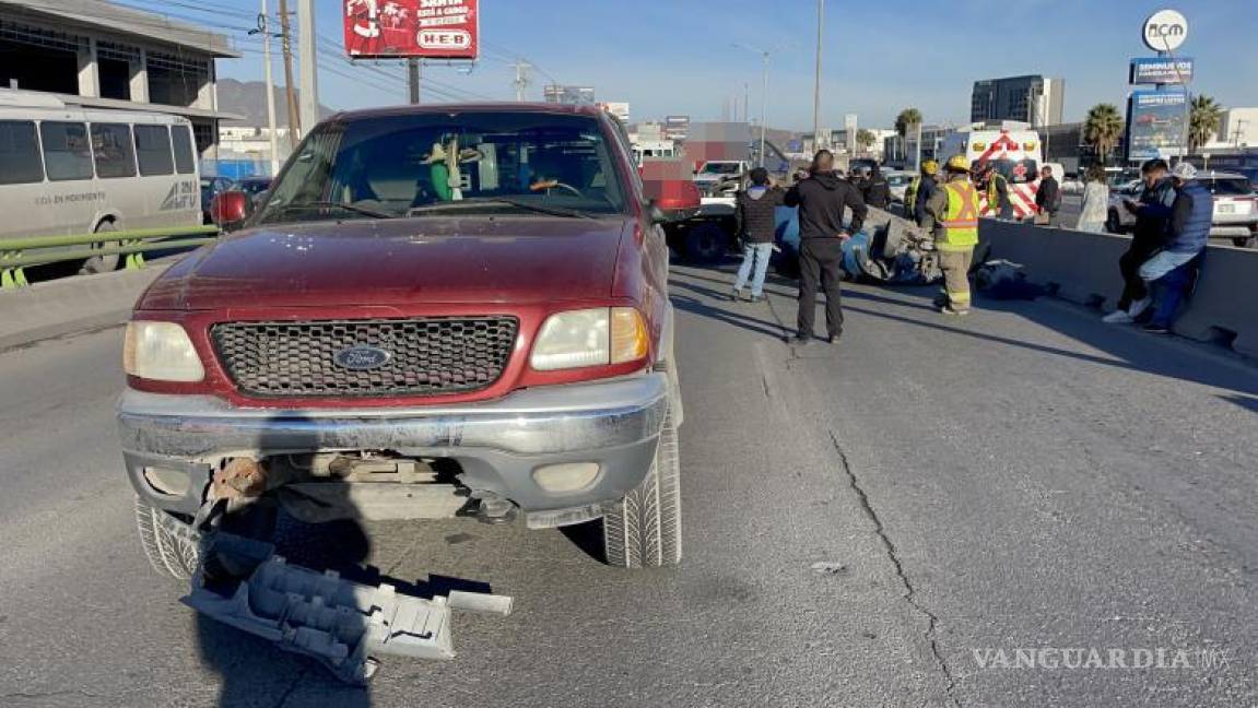 $!Elementos de la Policía Municipal de Tránsito abanderaron el lugar para asegurar la zona.