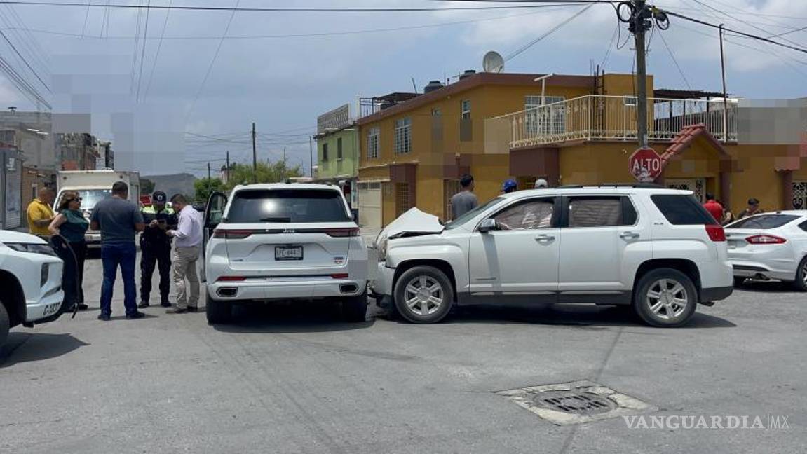 $!Saltillo: no hace alto y provoca choque múltiple en Bellavista