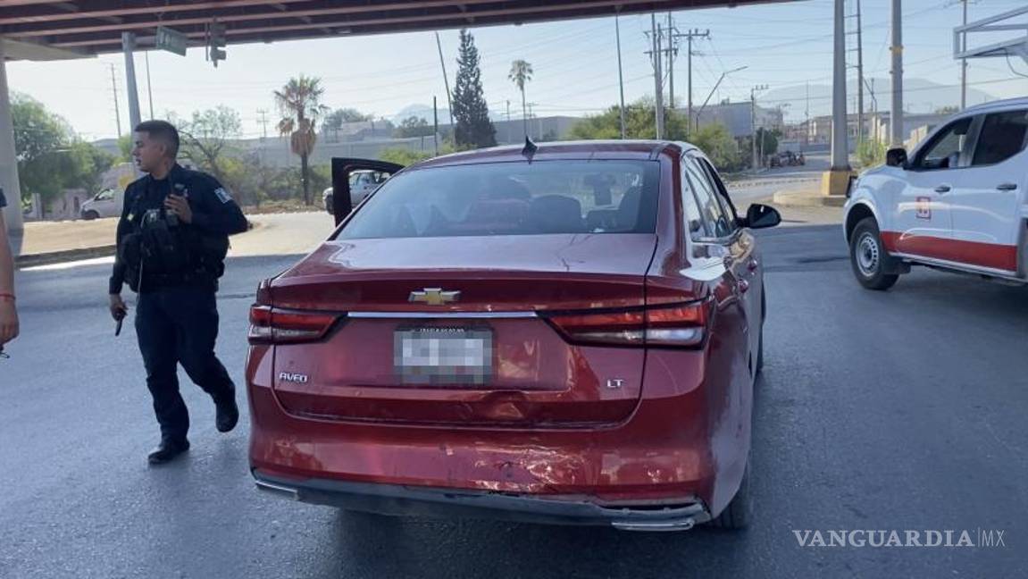 $!Elementos de Tránsito Municipal aseguraron la zona del percance.