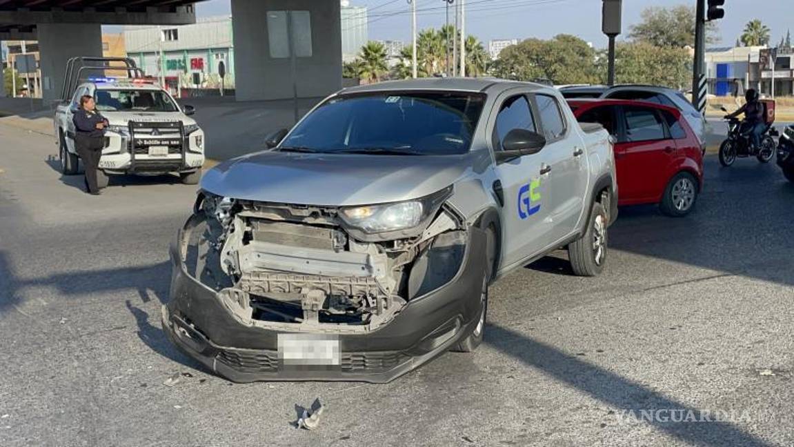 $!La Dodge RAM fue asegurada mientras las autoridades determinaban responsabilidades.