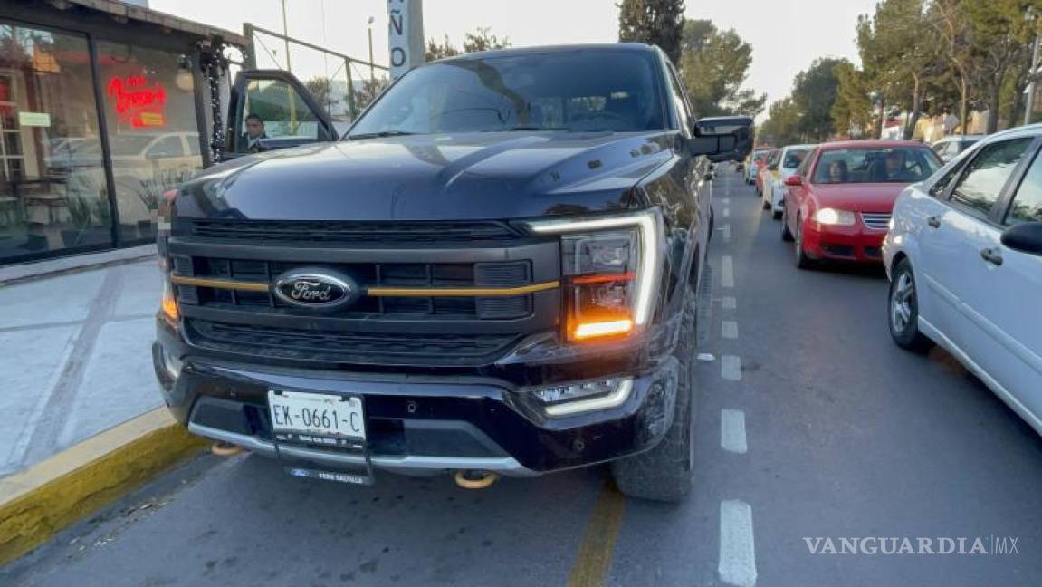 $!Los autos involucrados fueron movidos a un costado para permitir la llegada de las aseguradoras y agilizar la reanudación del tráfico.