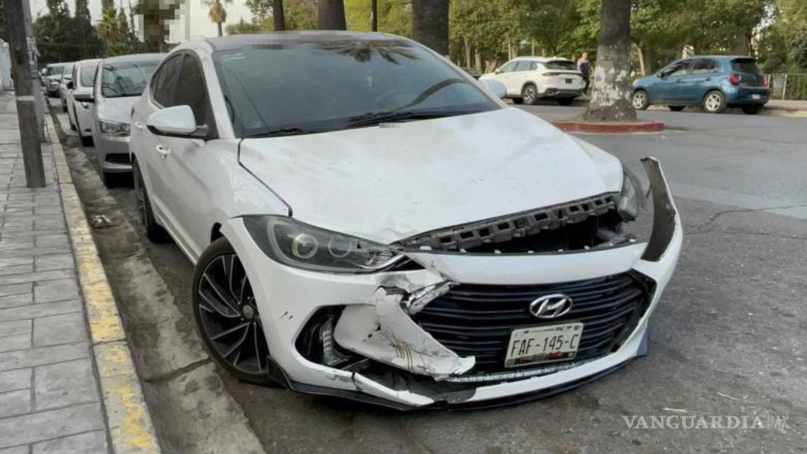 $!El conductor del Hyundai Elantra fue detenido por la policía tras ser señalado como responsable del accidente.