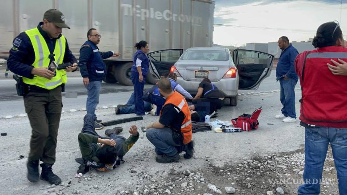 $!El choque entre un Ford Fusion y un Nissan V-Drive dejó varios heridos.